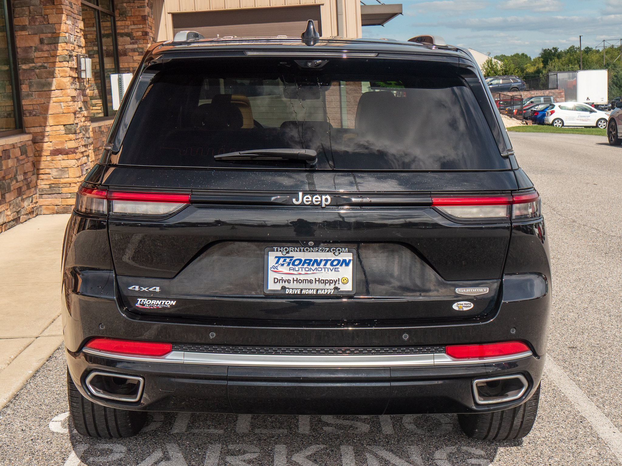 Used 2023 Jeep Grand Cherokee Summit AWD/4WD image 4