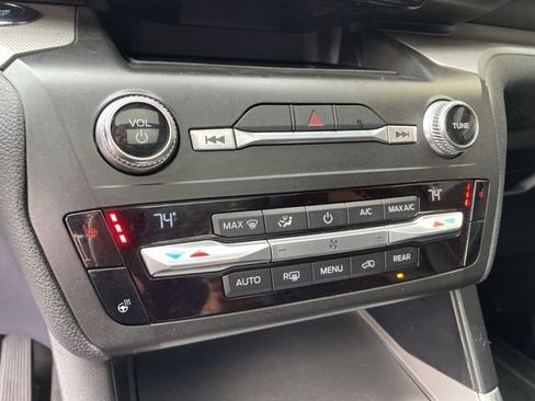 Used 2020 Ford Explorer XLT w/ Equipment Group 202A image 4