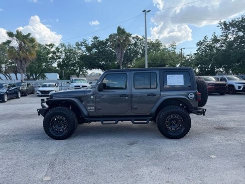 Used 2018 Jeep Wrangler Unlimited Sahara image 3