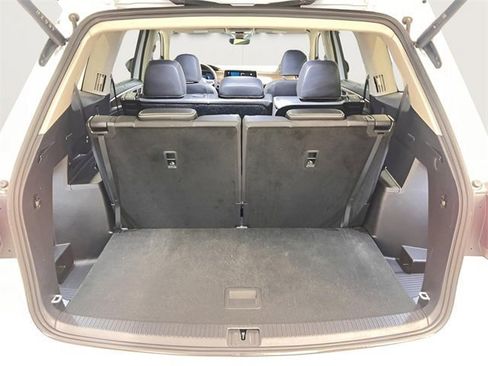 Used 2025 Volkswagen Atlas SE image 29