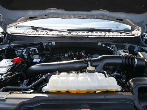 Certified 2025 Ford Expedition Active AWD/4WD image 5