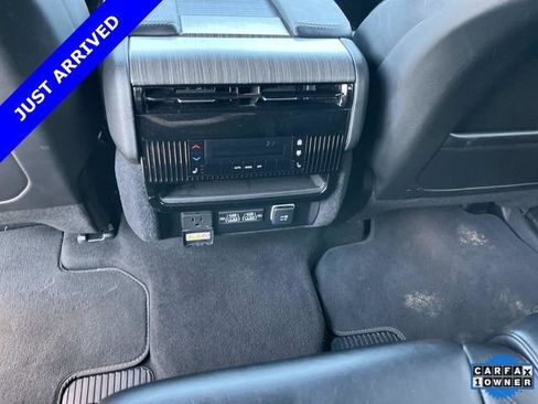 Certified 2024 Jeep Wagoneer Series III w/ Premium Group I AWD/4WD image 18