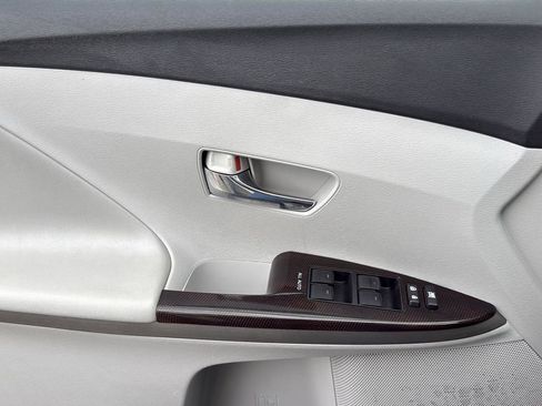 Used 2012 Toyota Venza LE w/ LE Convenience Pkg image 12