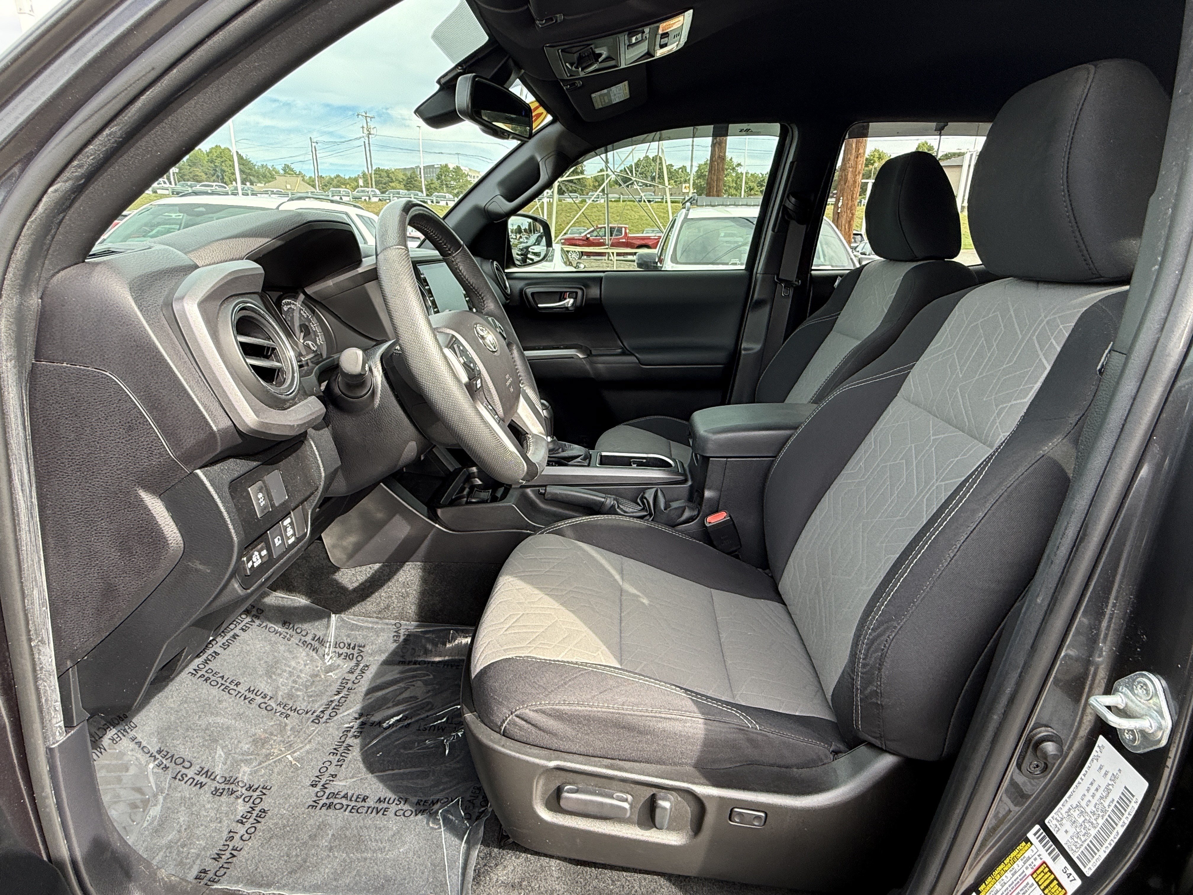 Used 2021 Toyota Tacoma TRD Off-Road w/ Technology Package AWD/4WD image 16