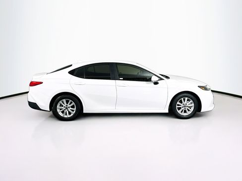 Used 2025 Toyota Camry LE image 10