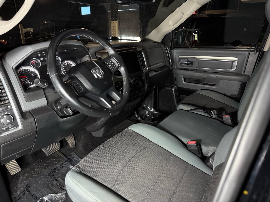 Used 2014 RAM 1500 Classic SLT w/ Luxury Group AWD/4WD image 11
