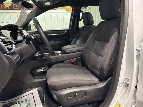 Used 2025 GMC Acadia Elevation image 17