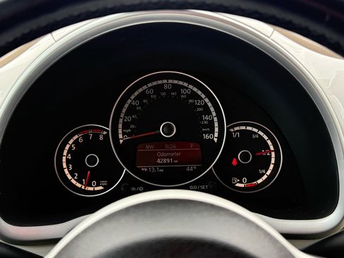 Used 2013 Volkswagen Beetle 2.5 image 22