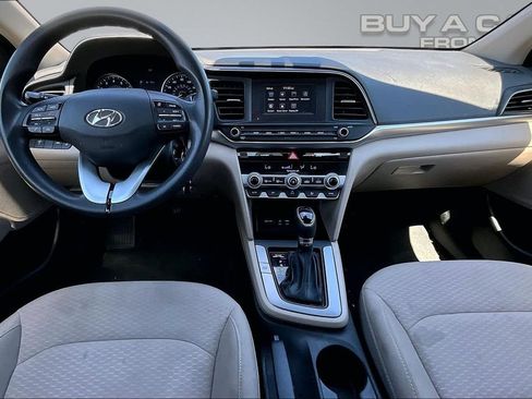 Used 2020 Hyundai Elantra SE FWD image 16