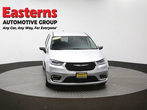 Used 2023 Chrysler Pacifica Touring-L FWD image 54