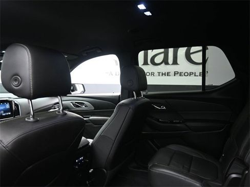 Used 2023 Chevrolet Traverse LT image 25