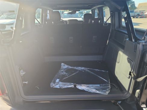 New 2025 Ford Bronco 4-Door image 19