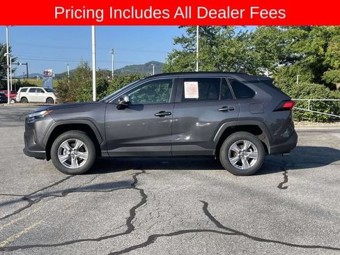 Used 2025 Toyota RAV4 XLE AWD/4WD image 2