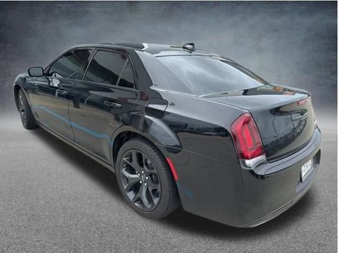 Used 2023 Chrysler 300 Touring w/ Sport Appearance Package RWD image 7