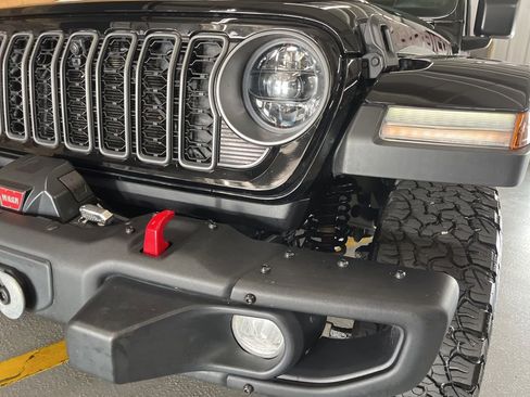 Used 2026 Jeep Wrangler Unlimited Rubicon AWD/4WD image 13