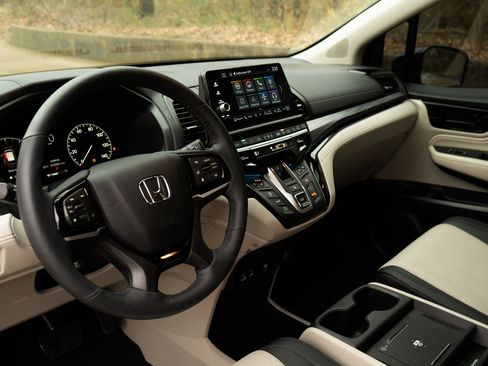 Used 2025 Honda Odyssey Elite image 16
