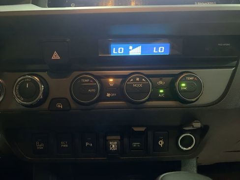 Used 2023 Toyota Tacoma TRD Off-Road image 20