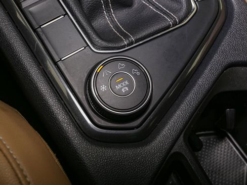 Certified 2022 Volkswagen Tiguan SE w/ Panoramic Sunroof Package image 37