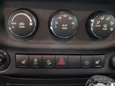 Used 2016 Jeep Wrangler Sahara w/ Dual Top Group AWD/4WD image 16