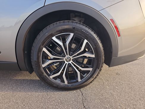 Used 2023 Toyota Crown Limited image 33