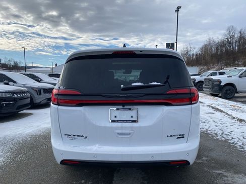New 2026 Chrysler Pacifica Limited w/ S Appearance Package image 3