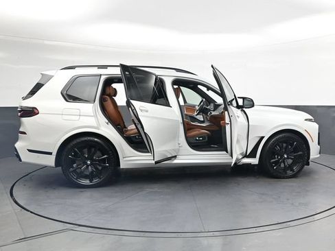 Used 2025 BMW X7 M60i AWD/4WD image 48
