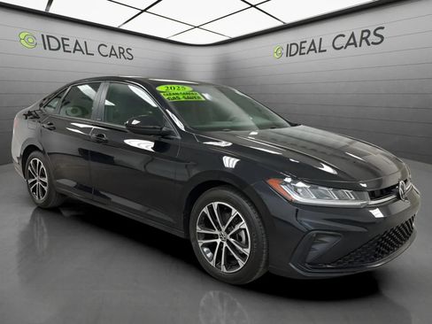 Used 2025 Volkswagen Jetta Sport FWD image 3