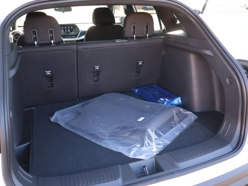 New 2026 Chevrolet Trax RS w/ Sunroof Package image 19