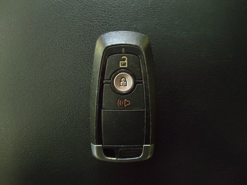 Used 2020 Ford Edge SEL image 32