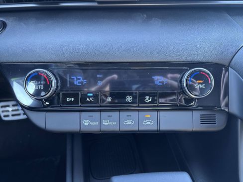 Certified 2025 Hyundai Elantra Sport image 21