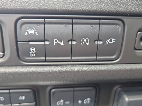 Used 2021 Chevrolet Tahoe LT w/ LT Signature Package AWD/4WD image 9