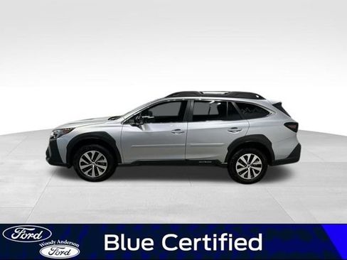 Used 2025 Subaru Outback Premium image 3