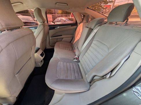 Used 2018 Ford Fusion SE image 17