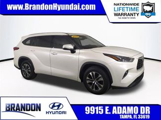 Used 2021 Toyota Highlander XLE video 1