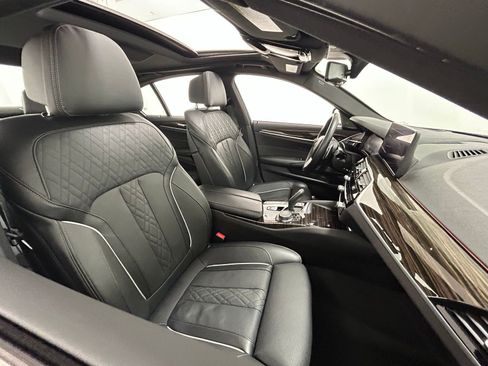 Used 2023 BMW 540i xDrive w/ Premium Package image 41
