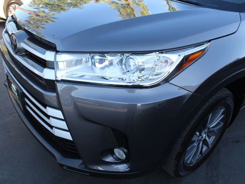 Used 2018 Toyota Highlander XLE image 10