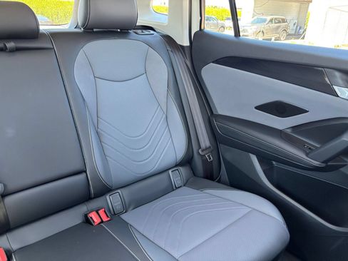 Used 2026 Volkswagen Tiguan SE AWD/4WD image 39