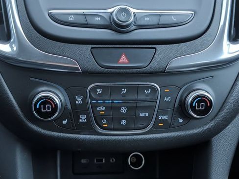 Used 2019 Chevrolet Equinox LT FWD image 18