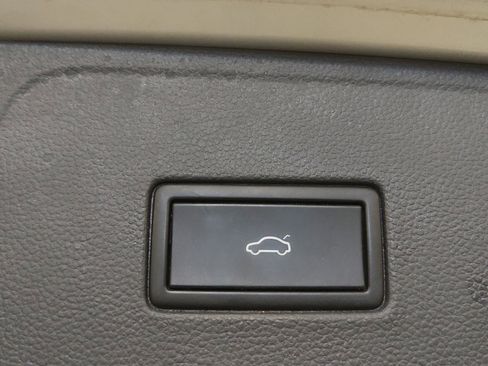 Used 2018 Volkswagen Atlas SEL image 25