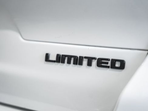 New 2025 Jeep Grand Cherokee L Limited w/ Luxury Tech Group II image 8