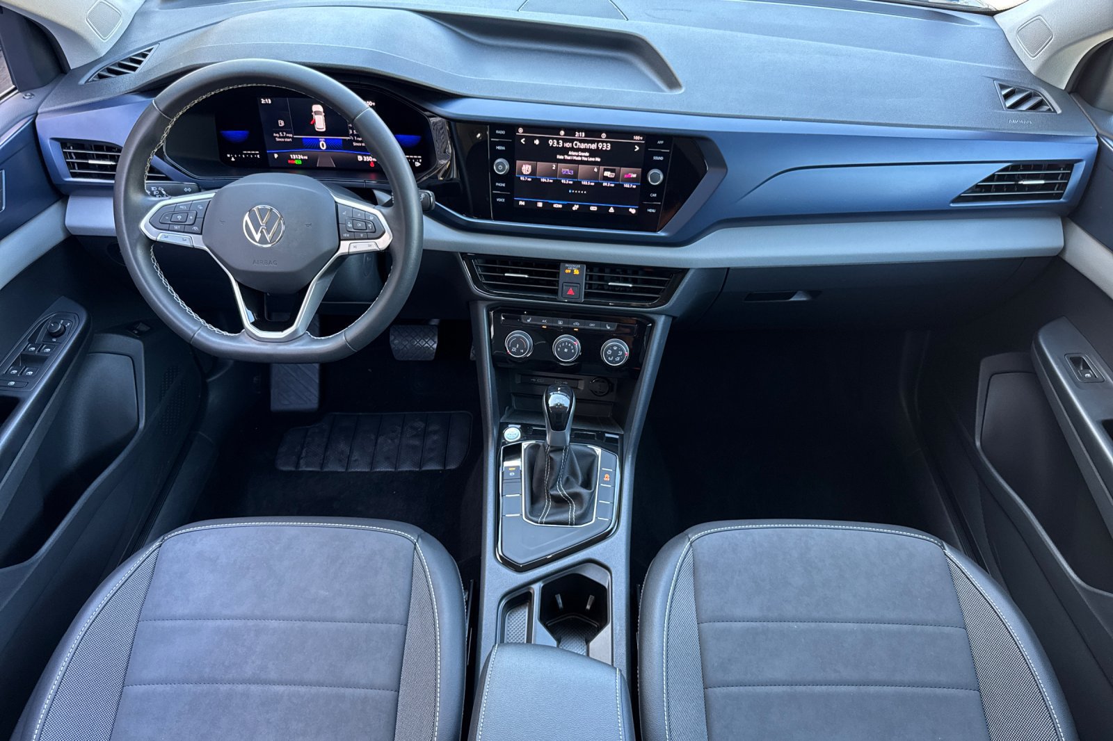 Used 2023 Volkswagen Taos SE w/ Panoramic Sunroof Package FWD image 13