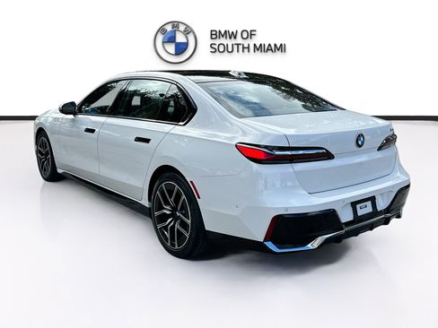 Used 2023 BMW 740i w/ Parking Assistance Package image 5