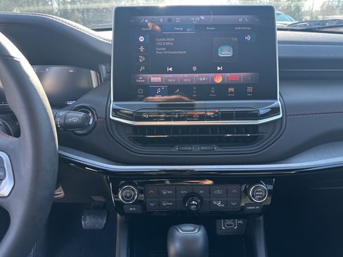 Used 2025 Jeep Compass Trailhawk w/ Trailhawk Elite Group image 28