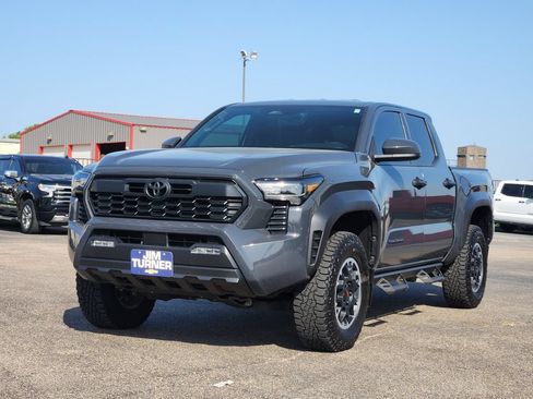 Used 2024 Toyota Tacoma TRD Off-Road AWD/4WD image 3