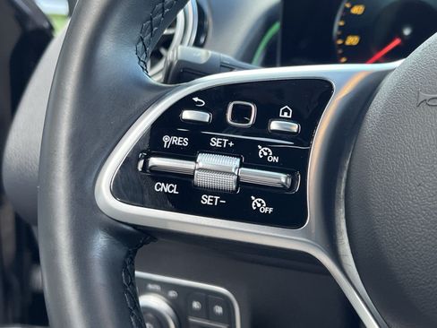Used 2022 Mercedes-Benz GLB 250 4MATIC w/ Premium Package Lite image 37