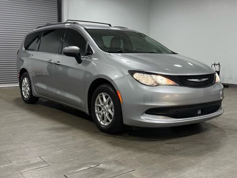 Used 2021 Chrysler Voyager Lxi image 2