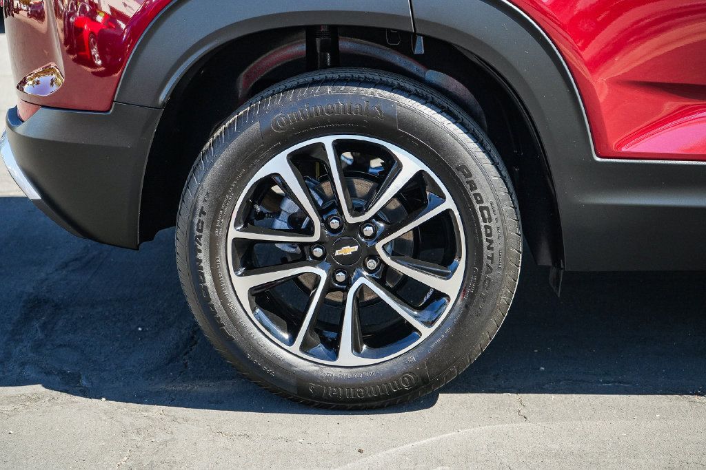Used 2025 Chevrolet TrailBlazer LT FWD image 11