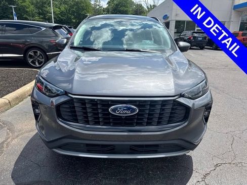 Used 2023 Ford Escape Platinum w/ Premium Technology Package AWD/4WD image 2