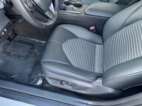 Used 2022 Toyota Camry SE image 12