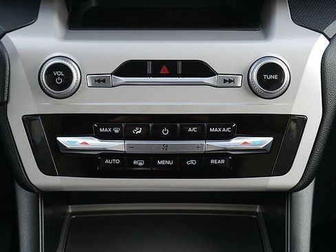 Used 2023 Ford Explorer 4WD image 23